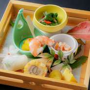 その時期ならではの旬の食材と共に、季節が変化していく様子を表した『前菜』。素材の魅力が十二分に引き出された調理法にも、細やかな配慮が施されています。