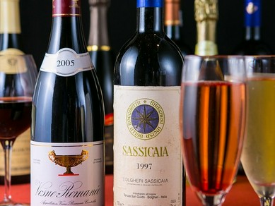 ソムリエ厳選のリーズナブルなワインを楽しめます