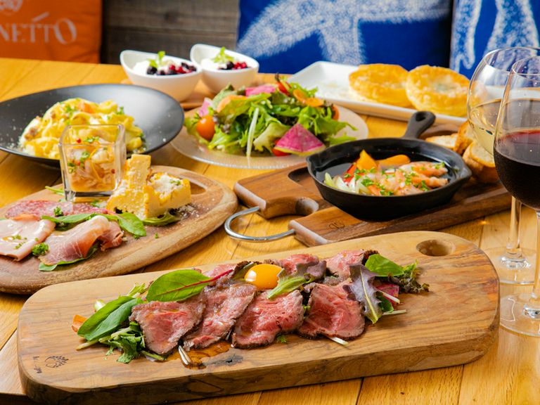 地元の食材をふんだんに取り入れたコース『フリードリンク付き パーティープラン』