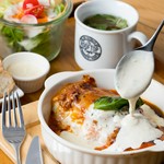 スープ、サラダ、パン付き
＋280円でお得なドリンクバー
＋350円でデザートセット（ベイクドレモンタルト小菓子添え）