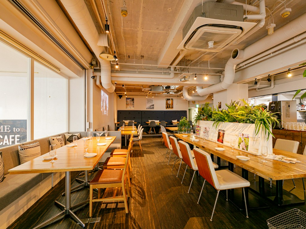 サラダ・スープ・パンor八穀米が付く、ワンプレートランチが人気