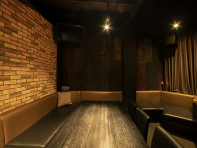 10名ほど入れるVIP完全個室と４名個室あり