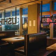 隣のテーブルと距離を空けながらお食事を楽しんでいただけますので、久々の女子会にもおすすめ。