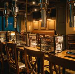 こだわりのオシャレな空間で焼肉を楽しむ