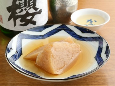 お燗と共に、絶品煮物を堪能。煮崩れせずとろける味わい『京都聖護院大根煮