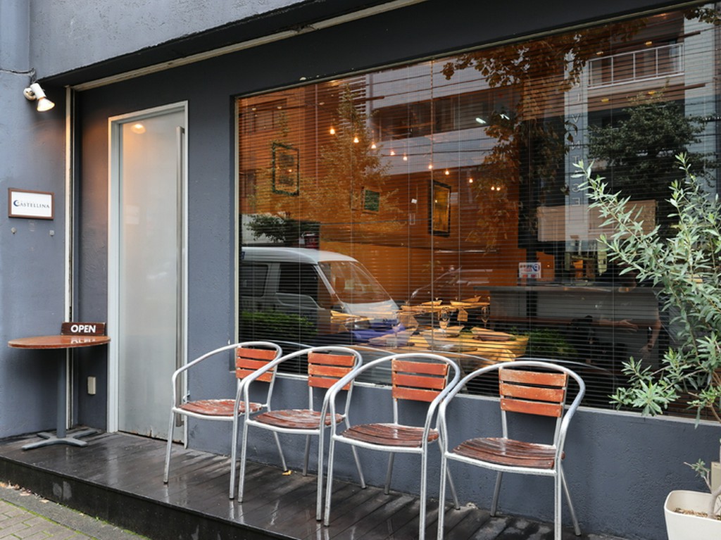 神楽坂駅から徒歩5分、スタイリッシュなイタリア料理店