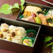 明月楼の会席料理を盛り込んだ贅沢なお弁当です。お持ち帰りのお弁当となります。事前のご予約をお願い致します。