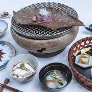 大切な人と一緒に味わいたい美味の宝庫！結婚記念日など、人生の節目ごとに訪れるご夫妻も多く、2名様から利用OKの個室が充実しているのも魅力。旅行中のグルメスポットとしても記憶に残る一軒になるでしょう。