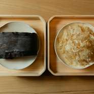 北海道でこその和食を供するため、だしにも真摯にこだわり、独自のだしを考案。王道食材の鰹節に加え、羅臼昆布、滝川産鴨のアラ、牛テールなどを使って丁寧にひくだしは、香りと旨みが格別。ぜひ、お店で体験を！