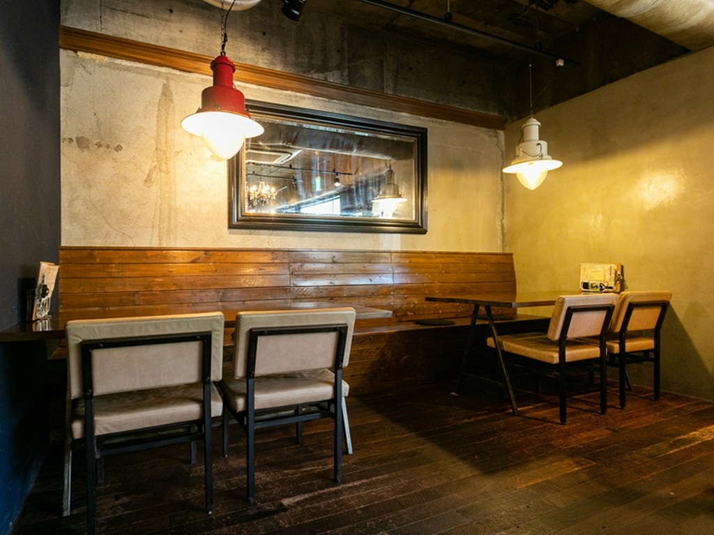 落ち着いた雰囲気の店内