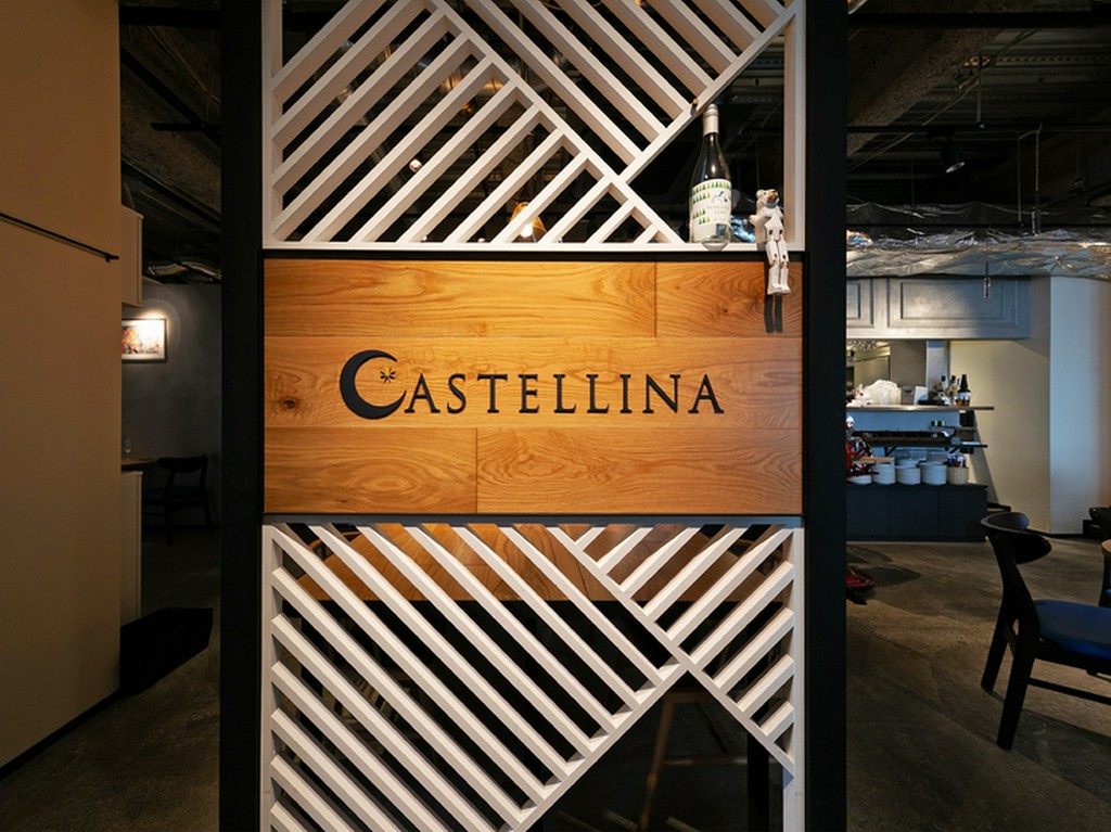 横浜駅から徒歩6分。ビルの4階にあるイタリア料理店