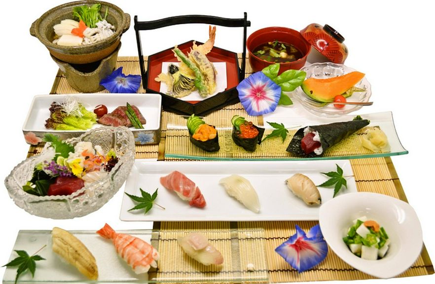 板長自慢の季節料理を堪能できる『貴船コース』