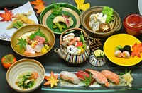 稲葉・武庫・七松という尼崎の地名が付いたコース。大皿盛ではなく、一人分ずつ盛付けた銘々盛の懐石風コースとなっています。予算で選べ、しかも飲み放題付き。季節によって内容が変わり、宴会などにピッタリです。