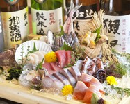 活つぶ貝、北海たこ、三崎の鮪、満月の鮮魚をすべて詰め込んだ超豪華盛り合わせ！！
大漁気分を仲間とワイワイ楽しんで♪
お刺身は各種単品でのオーダーも承っております。