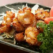 和牛の丸腸を秘伝のタレで焼き上げました！
溢れる旨みにビールが進みます！