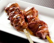 数羽に1つしか取れない希少な白レバーを串焼きで！
とろける味わいは、まさに焼き鳥界のフォアグラ！
数量限定なので、ご注文はお早めに！