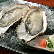 旨味とミネラルがぎっしり詰まった大粒の生牡蠣です！
※価格は時期により変わる場合がございます。