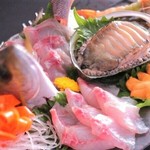 蝦夷アワビ付きお刺身盛合せやローストポークなど、少し贅沢で大切な方とのお食事におすすめのコースです！