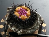 自然の姿をそのままに味わう人気の逸品『殻付きウニ』