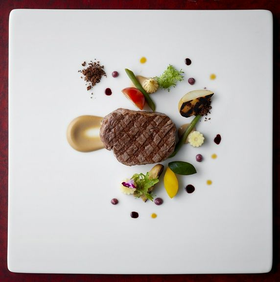 世代を超え愛され続ける、人気の高いメインディッシュ『国産牛フィレ肉のグリル』