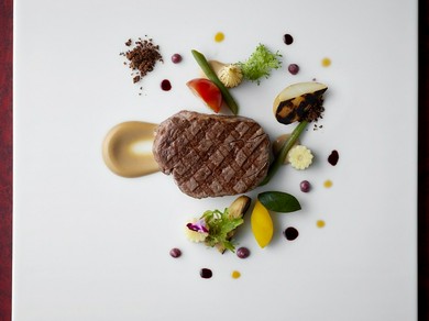 世代を超え愛され続ける、人気の高いメインディッシュ『国産牛フィレ肉のグリル』