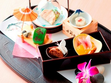 洗練された空間で、食事や会話を心ゆくまで堪能