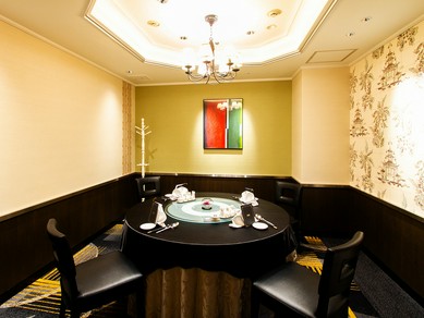 プライベート空間で食事を楽しめる個室も完備