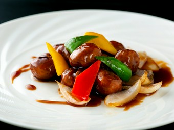 コクとまろやかな酸味が絶妙なバランスを生み出す『黒酢豚』