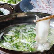 北海道鹿部産の水たこを野菜で巻き取り、自家製塩ぽん酢の漬けだれで。