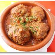 スペイン南部アンダルシアの郷土料理。食欲を刺激するスパイス香るミートボールです！
