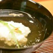 2名から最大24名までご利用いただけます。お食事会にはもちろん、接待や宴会などをゆったり落ち着いた空間で大切な時間をお楽しみください。