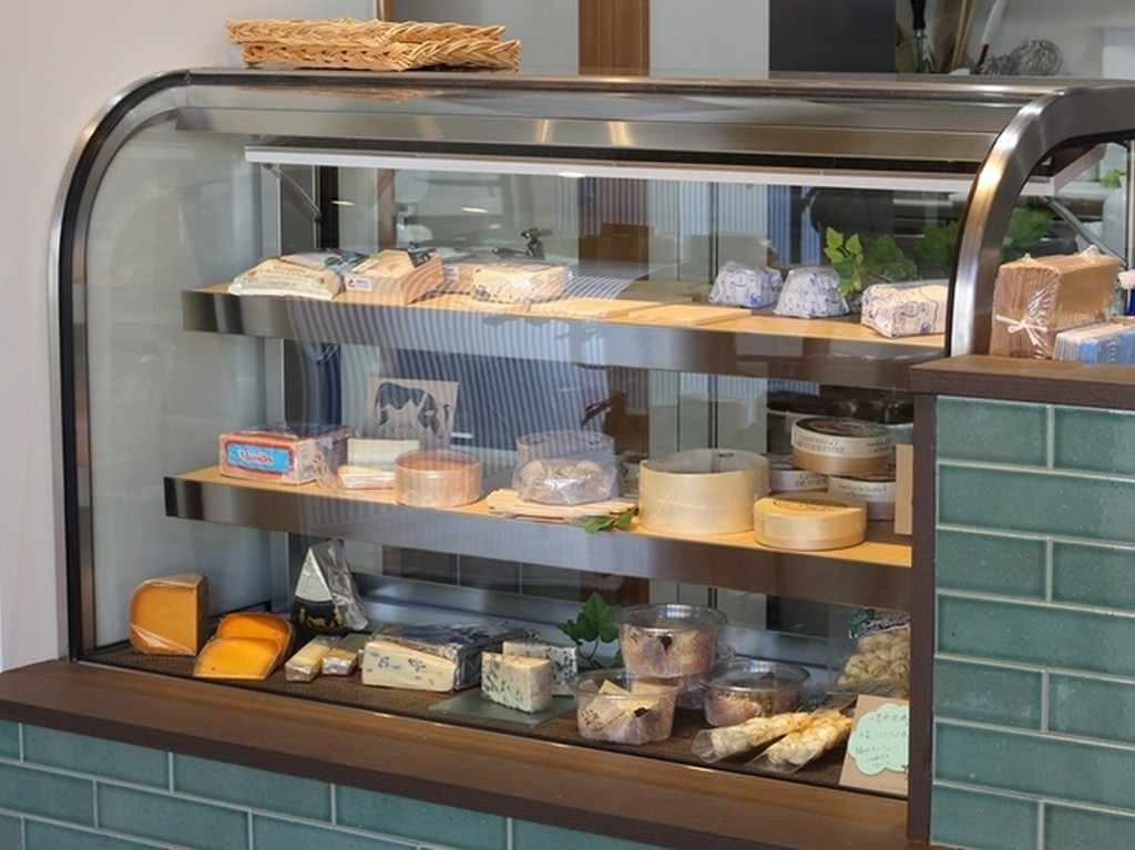 本格チーズショップを併設したレストラン