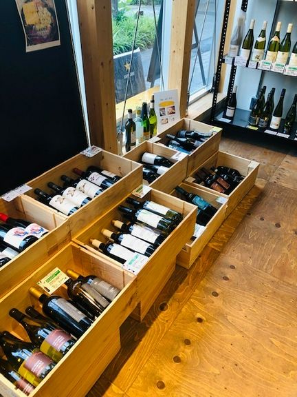 ワインショップを併設!購入金額プラス1200円でレストランへ