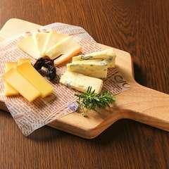 チーズの盛り合わせ3種