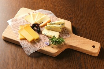 チーズの盛り合わせ3種