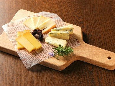 チーズの盛り合わせ3種