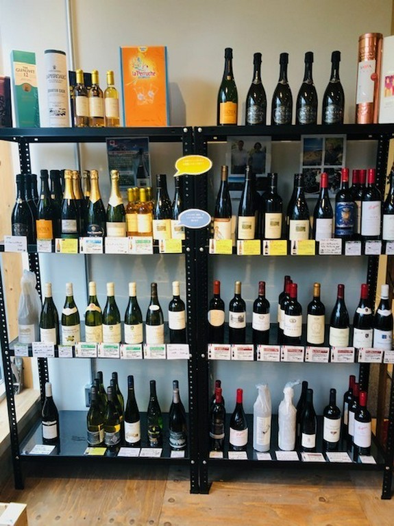 ワインショップも併設！