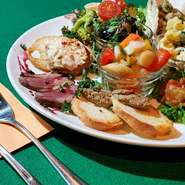 シェフ自慢の前菜全１１種類からお選びいただけます(^▽^)/
単品：480円 3種：880円
5種：1,280円 7種：1,580円 11種：1,880円