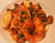 魚介盛り盛り！
フレッシュトマトと香草のパスタ