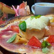 アイスがたっぷり！3～4名で食べられます！

