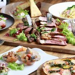 スパークリング＆生ビールプレミアムモルツ含む100種以上2.5ｈ飲み放題。
黒毛和牛A3ランクがメイン！！