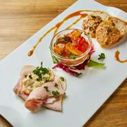 1:自家製パテドカンパーニュ（豚肉と鶏レバーのパテ）
2:本日の特製ポテトサラダ
3:自家製彩りピクルス
4:豚ハム　バルサミコソース
5:ドライ無花果とアーモンドのチーズディップ