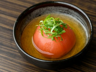 二日かけて完成。手間暇かけてつくられる『トマトの冷製おでん』