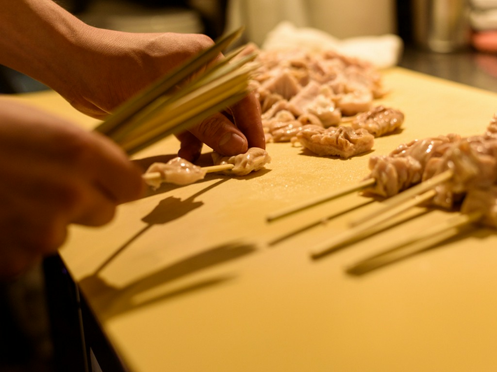 その日使用する分だけ、手打ちで仕上げていく『焼鶏』