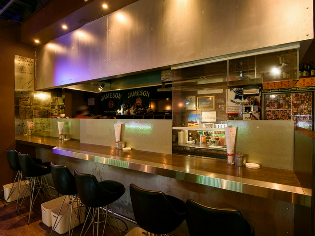 スタッフとの距離が近くて楽しいカウンター席