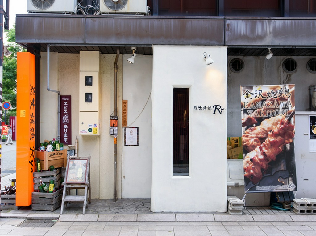 串焼き店のイメージを覆す、オシャレな外観