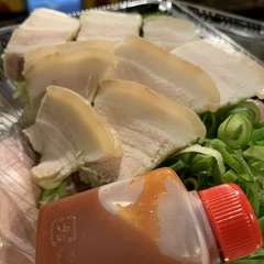 大人気の自家製蒸し豚