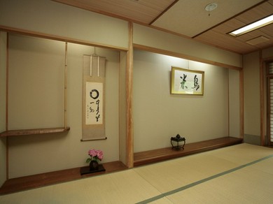 全従業員マスクをしてお待ちしております。