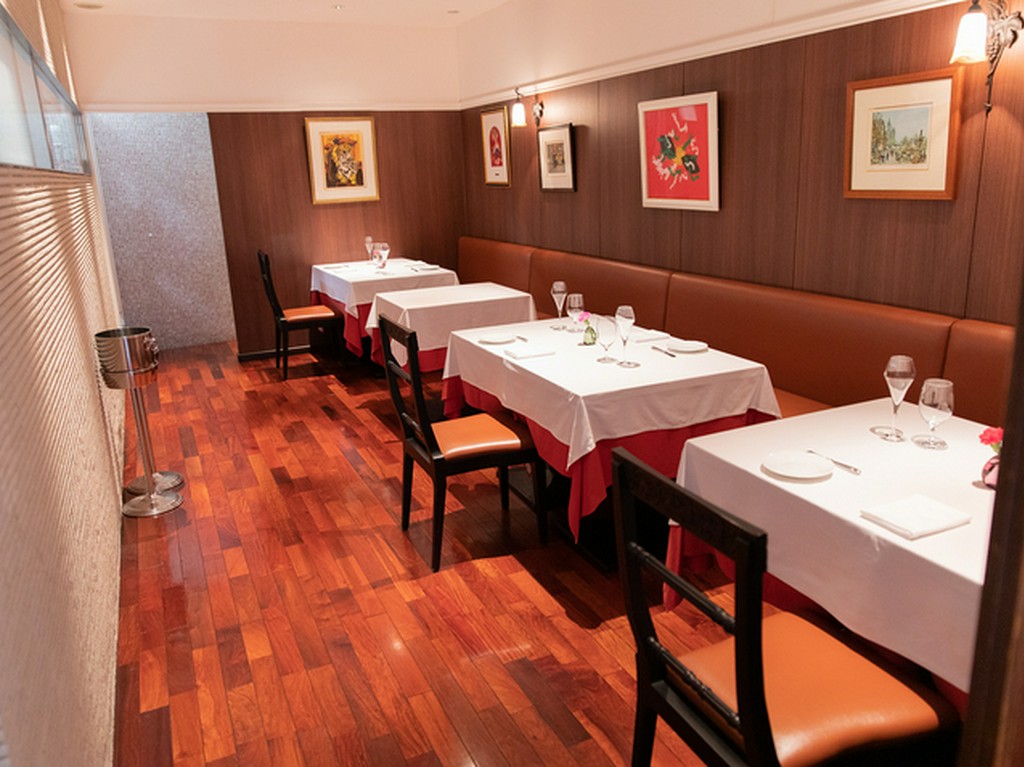 メインフロア（全5テーブル）