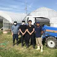 神戸市西区の若手農家さんたちで活動している神戸農産物直売チーム「神戸STARS」から直接お野菜を仕入れています。農林水産大臣賞を受賞した王様トマトやオクノ玉子など神戸・兵庫を代表する食材を使用しています。